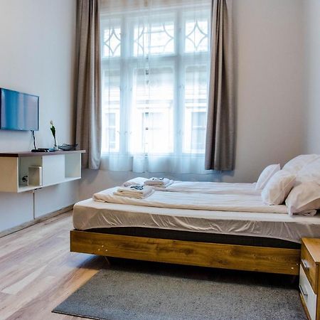 Molnar Apartment Cozy City Center Retreat For 2 Ac & Perfect Location! Budapest Esterno foto