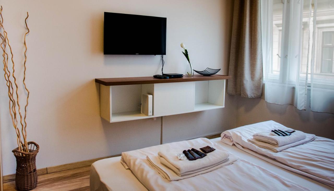 Molnar Apartment Cozy City Center Retreat For 2 Ac & Perfect Location! Budapest Esterno foto