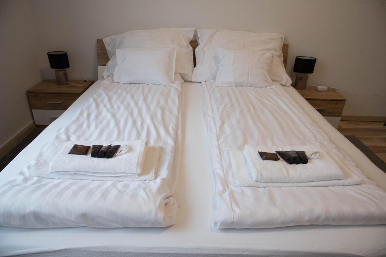 Molnar Apartment Cozy City Center Retreat For 2 Ac & Perfect Location! Budapest Esterno foto