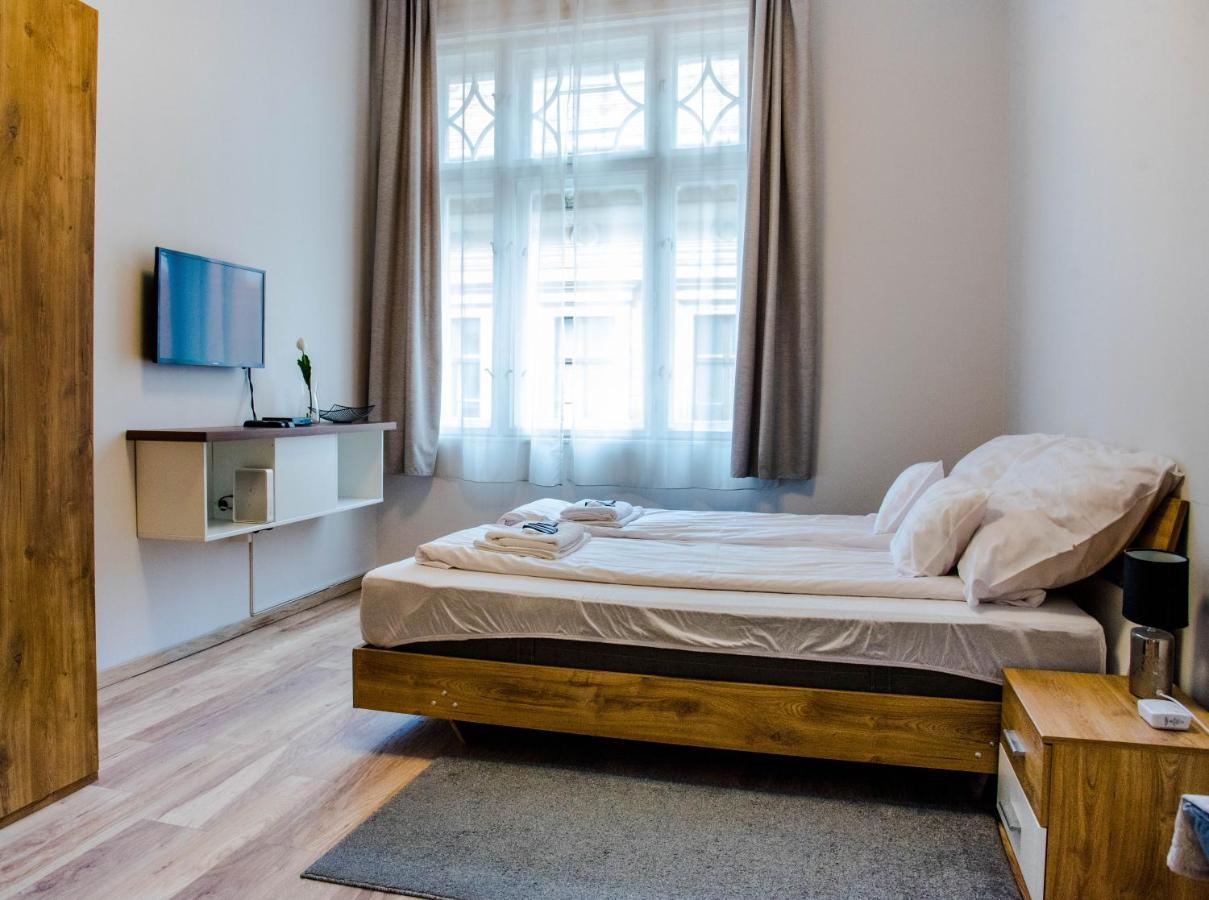 Molnar Apartment Cozy City Center Retreat For 2 Ac & Perfect Location! Budapest Esterno foto